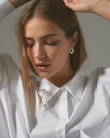 Aros colgantes de bronce y alpaca con pernos y cierres mariposa de plata 925.