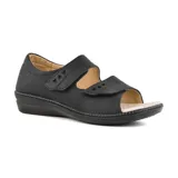 Sandalias color beige con plataforma baja, tiras con recortes triangulares y ajuste con velcro.