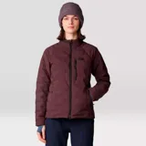 Campera de plumas color borgoña, con cierre frontal, bolsillos laterales con cierre y logo de la marca en el pecho. Ideal para escalada, senderismo, viajes y camping.