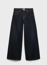 Pantalón de jean azul oscuro, corte wide leg, tiro bajo, con cinco bolsillos y cierre frontal con cremallera y botón.