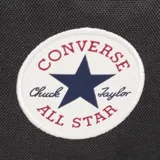Mochila negra Converse All Star University con logo circular de la marca en blanco y azul.