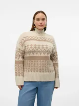 Sweater de punto color crema con cuello alto y estampado geométrico en tonos marrones.