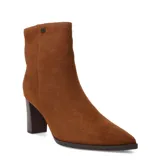 Bota de mujer Bottero de caña baja, color marrón camel, con punta fina y taco alto de madera.