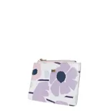 Billetera pequeña con cierre superior y estampado de flores en tonos lila, rosa y azul.