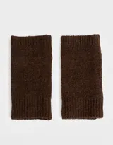 Par de guantes cortos tejidos de color marrón oscuro, sin dedos.