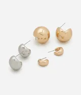Set de tres pares de aros tipo argolla de metal con baño mixto en dorado y plateado, de diferentes tamaños.