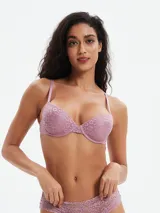 Soutien de encaje color rosa viejo, con aro y breteles regulables.