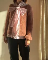 Buzo tejido a mano en Uruguay, color marrón, de mohair, poliamida y acrílico.