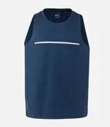 Musculosa deportiva azul marino de poliéster con tecnología Dry, cuello redondo y detalle de cinta reflectante en el centro.