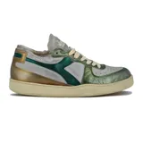 Championes Diadora modelo Mi Basket Row Cut Metal Pigskin Used, color beige con detalles en verde y gris.