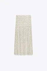 Falda midi color plateado cubierta de lentejuelas, de tiro medio con cintura elástica y forro interior.