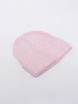 Gorro de lana tejido a rayas horizontales rosas y blancas, con doblez en el borde inferior.