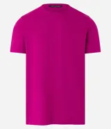 Remera slim de manga corta color salmón, de punto medio, sin estampado y cuello redondo.