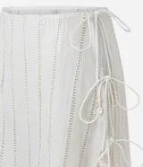 Minifalda de playa color crudo, con detalles de laise calado y ajuste lateral con lazos terminados en caracoles.