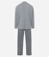 Conjunto de pijama para hombre confeccionado en tejido de poliéster y algodón, compuesto por una camiseta de manga larga con cuello en pico y estampado de rayas horizontales, y un pantalón largo liso melange con cinturilla elástica.