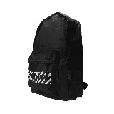Mochila negra con bolsillo frontal con cierre y logo Umbro estampado en blanco.