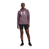 Buzo negro Under Armour de corte clásico, con capucha y logo grande estampado en el frente. Confeccionado en tejido Fleece ligero, cómodo y cálido.