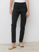 Jegging gris de algodón elastizado con pretina ancha elastizada, bolsillos delanteros simulados y bolsillos traseros aplicados.