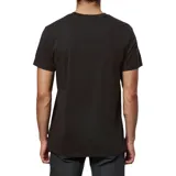Remera negra de manga corta con bolsillo en el pecho.