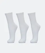 Kit de tres pares de medias deportivas blancas de caña media con suela de toalla.