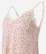 Conjunto de pijama de microfibra con estampado de leopardo, compuesto por una blusa de breteles finos ajustables con detalle de encaje y un short con cintura elástica.