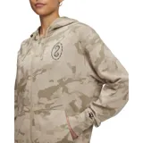 Buzo negro con capucha y cierre completo, de la línea Project Rock de Under Armour. Tiene estampado camuflado en tonos grises y logo de la marca en el pecho.