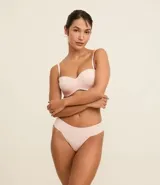 Kit de dos bombachas corte bikini, confeccionadas en microfibra color beige y marrón claro, con cintura ancha y sin estampa.