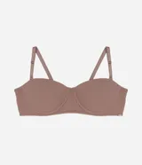 Soutien color marrón topo, con copas moldeadas y textura acanalada. Es un modelo sin breteles con tirantes finos removibles y ajustables.
