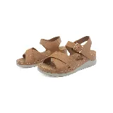 Sandalias de cuero sintético color marrón claro, con plataforma baja y tiras cruzadas en el empeine.