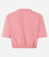 Remera rosa de algodón con cuello redondo, manga corta, pliegues en los hombros y elástico en el bajo.