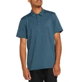 Chomba de piqué azul con cuello clásico, tapeta de tres botones y logo bordado en el pecho.