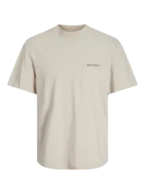 Camiseta color crema de manga corta y cuello redondo con estampado en la espalda que dice 'Originals Studio' y 'Brought to you by Org Dept. Designed in Copenhagen'.