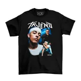 Remera negra de algodón con estampado del cantante Trueno en el frente.