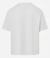 Remera de algodón color blanco, corte boxy, manga corta y cuello redondo. Presenta una estampa fotográfica localizada en el pecho de varios perros jugando al billar sobre una mesa verde.