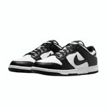 Zapatilla deportiva Nike Dunk Low Retro, color blanco y negro, con revestimientos de cuero, puntera perforada y suela de goma.