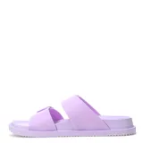 Sandalias de goma negras con hebillas ajustables.