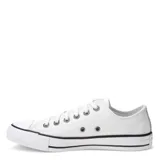 Championes Converse All Star Chuck Taylor de cuero blanco con suela de goma blanca y detalles en negro.