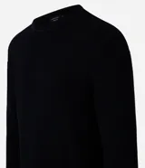 Suéter masculino de malla de viscosa y poliamida color gris claro, con textura de cuadros grid, cuello redondo y mangas largas.