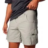 Short color beige con bolsillos laterales tipo cargo con cierre de velcro, bolsillos traseros con cierre de velcro y bolsillo de seguridad con cremallera.