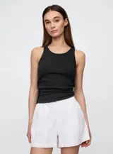 Musculosa ajustada de punto canalé color azul marino.