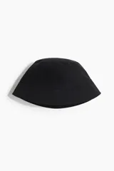 Sombrero tipo bucket negro liso.