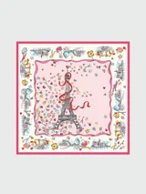 Pañuelo cuadrado de seda con estampado vibrante que incluye motivos de la Torre Eiffel, flores y elementos decorativos en tonos azul marino, blanco, naranja y rojo.