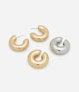 Set de aros argolla gruesos, dos dorados y uno plateado.