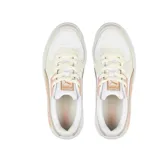 Championes Puma Cali Dream Leather, color blanco con detalles en rosa y beige.