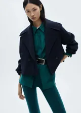 Pantalón largo acampanado de punto color verde azulado con cintura elástica y tiro medio.