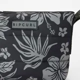 Bolso de mano Rip Curl con estampado floral en tonos grises sobre fondo negro. Tiene cierre superior y asa de mano.