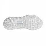 Championes de running Adidas Runfalcon 5 para mujer, color blanco con detalles en gris oscuro y coral/naranja. Presentan malla transpirable, las tres franjas características de Adidas en gris oscuro y entresuela con tecnología Cloudfoam.