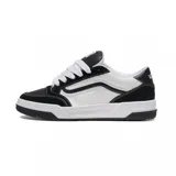 Championes Vans Hylane de cuero blanco y negro con cordones blancos.