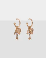 Aros dorados tipo argolla con dije de perla, corazón y cruz con strass.