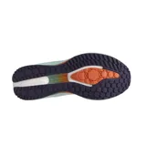 Championes de running color beige con detalles en naranja y violeta.
